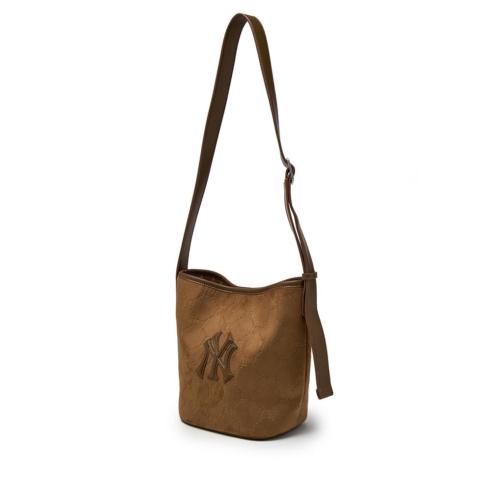 กระเป๋าบัคเก็ต Dia Monogram Suede Bucket Bag New York Yankees