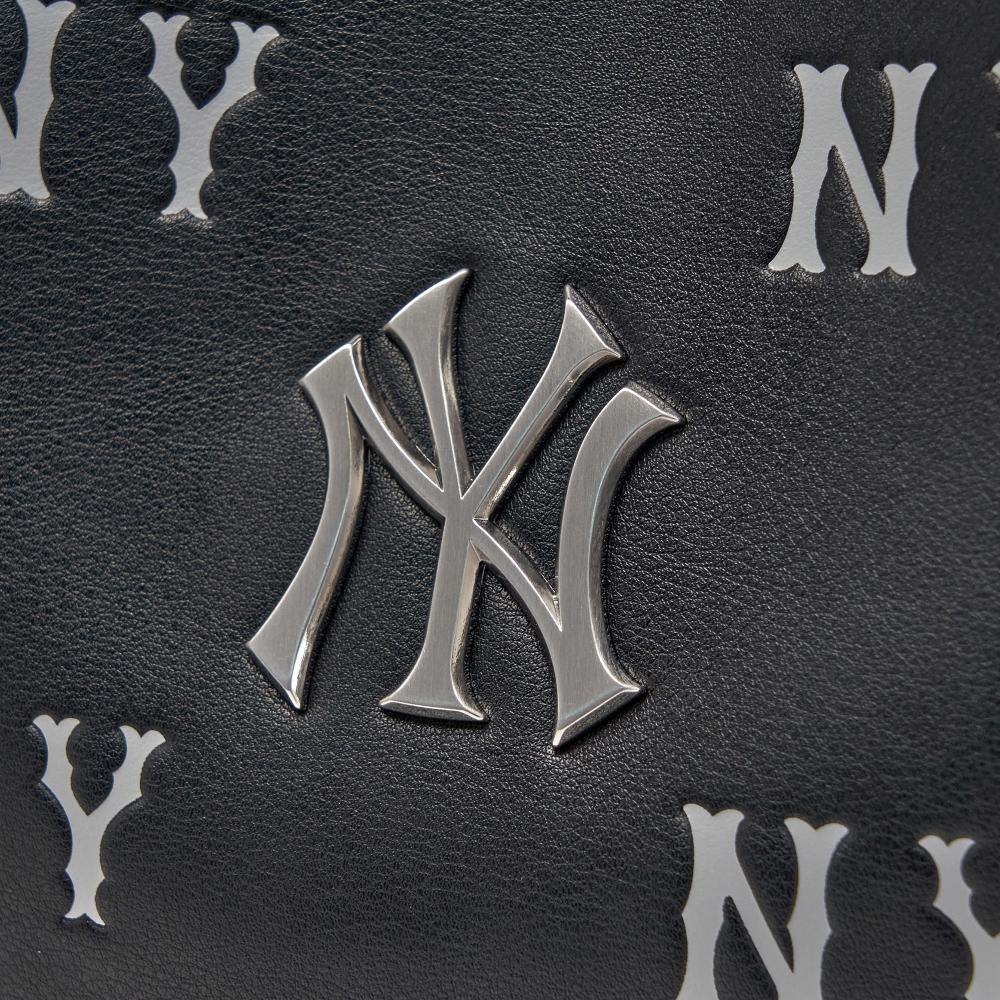 กระเป๋าทรงบัคเก็ต Classic Monogram Embo Bucket Bag New York Yankees