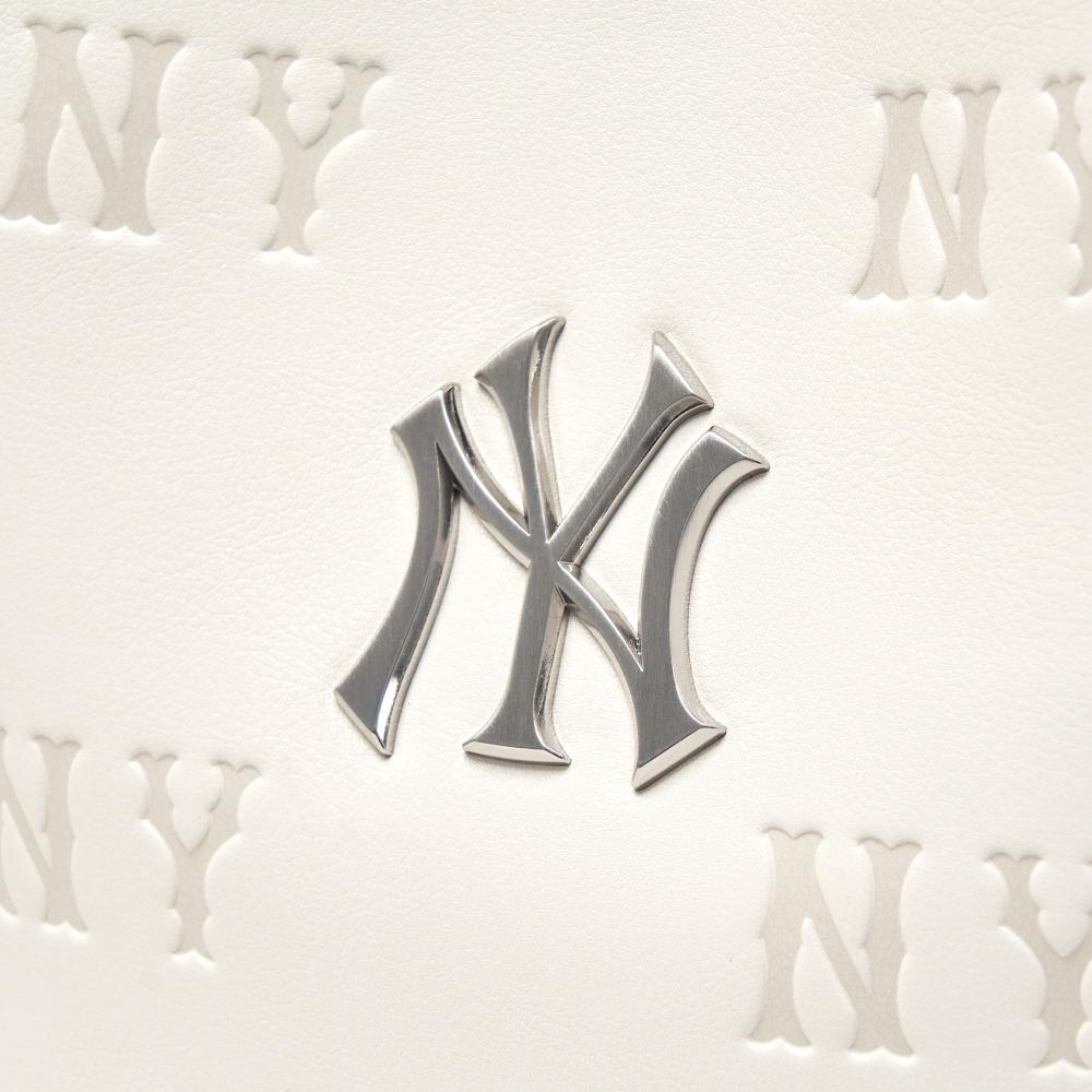 กระเป๋าทรงบัคเก็ต Classic Monogram Embo Bucket Bag New York Yankees