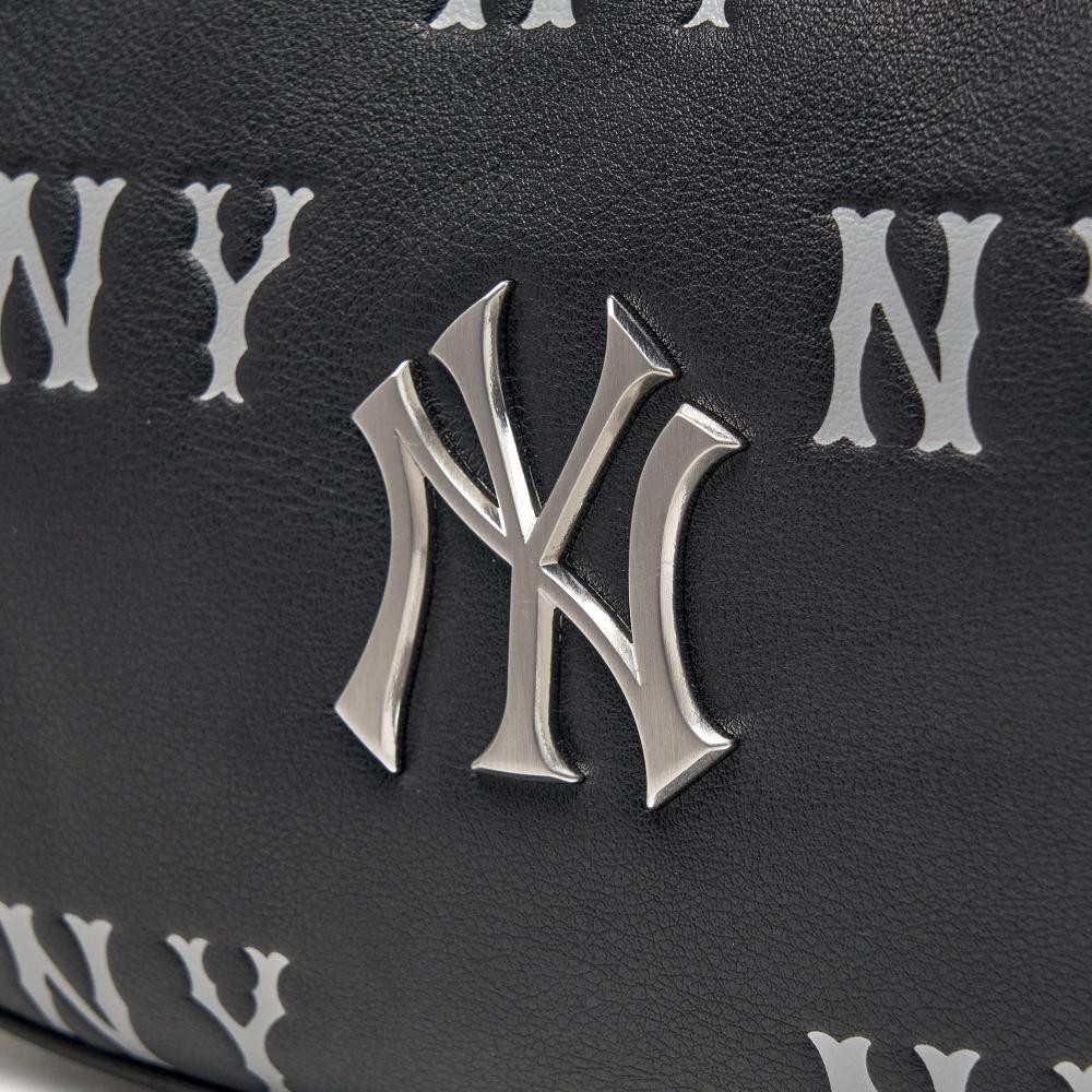 กระเป๋าทรงโฮโบ Classic Monogram Embo Hobo Bag New York Yankees