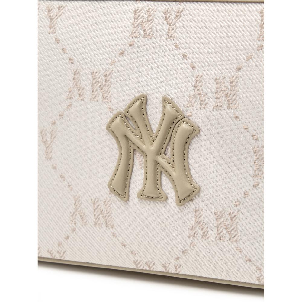 กระเป๋าทรงโฮโบ Diamond Monogram Jqd Mini Hobo Bag New York Yankees