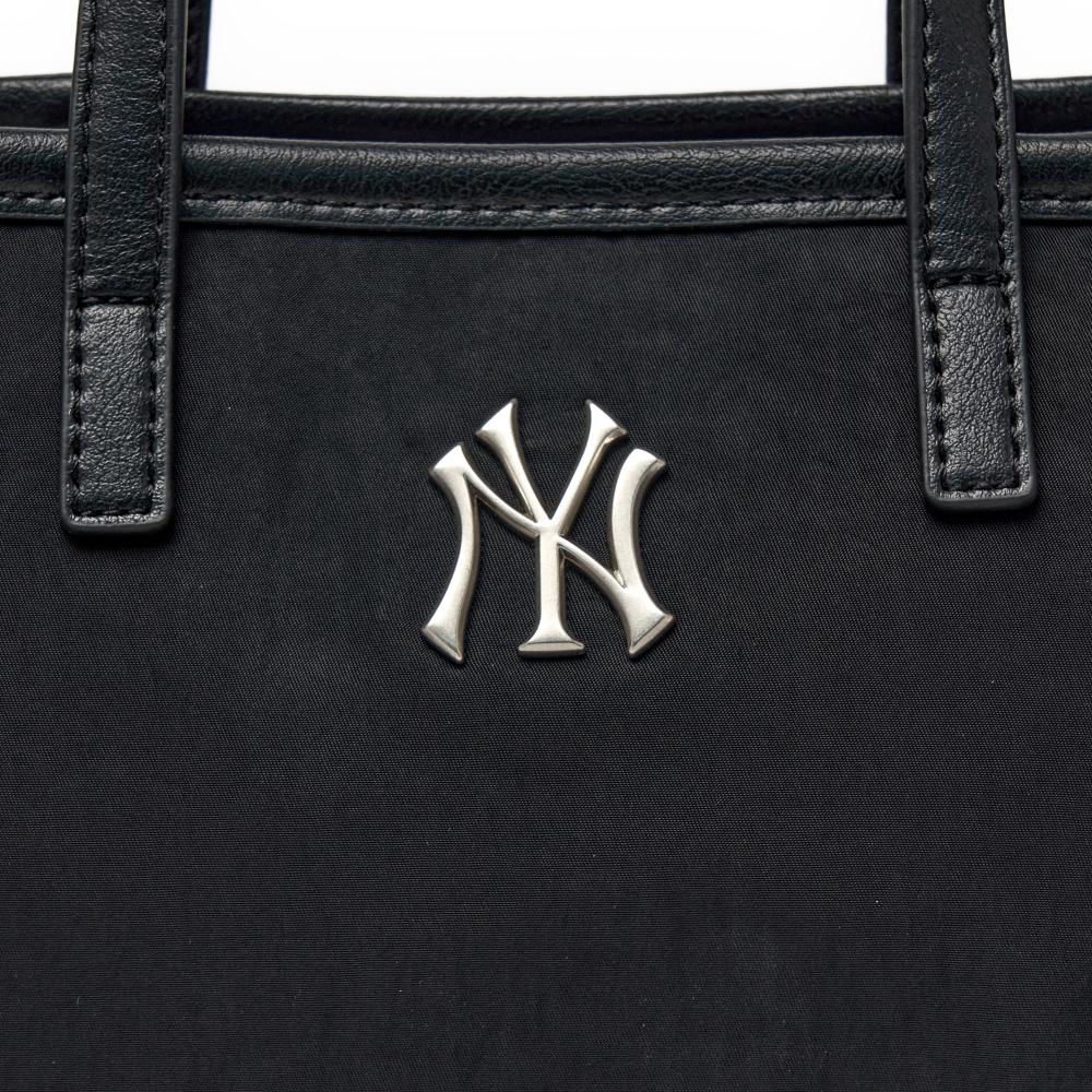 กระเป๋าสะพายข้าง Basic Vintage Nylon Mini Cross Bag New York Yankees