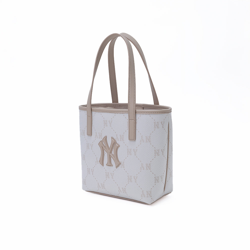 กระเป๋าทรงโท้ท Dia Monogram Jqd Mini Tote Bag New York Yankees