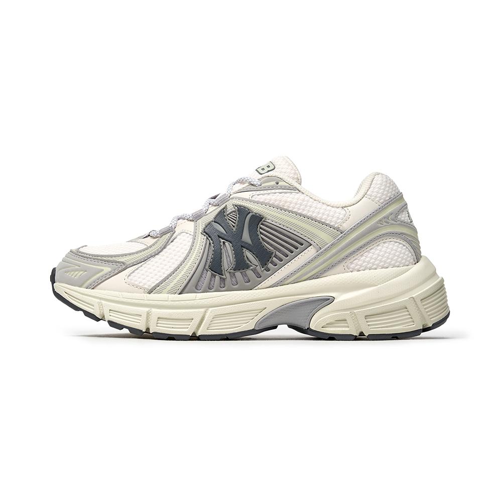 รองเท้าผ้าใบ Trophy Runner Nubuck New York Yankees