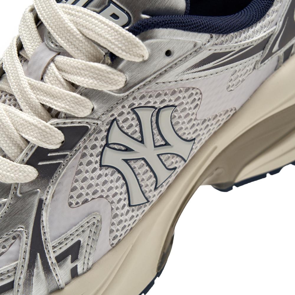 รองเท้าผ้าใบ Curve Runner New York Yankees