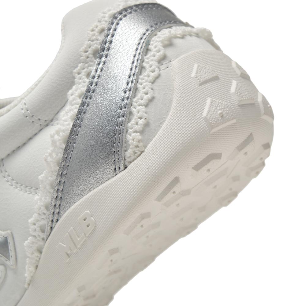 รองเท้าผ้าใบ Sleek Lace New York Yankees