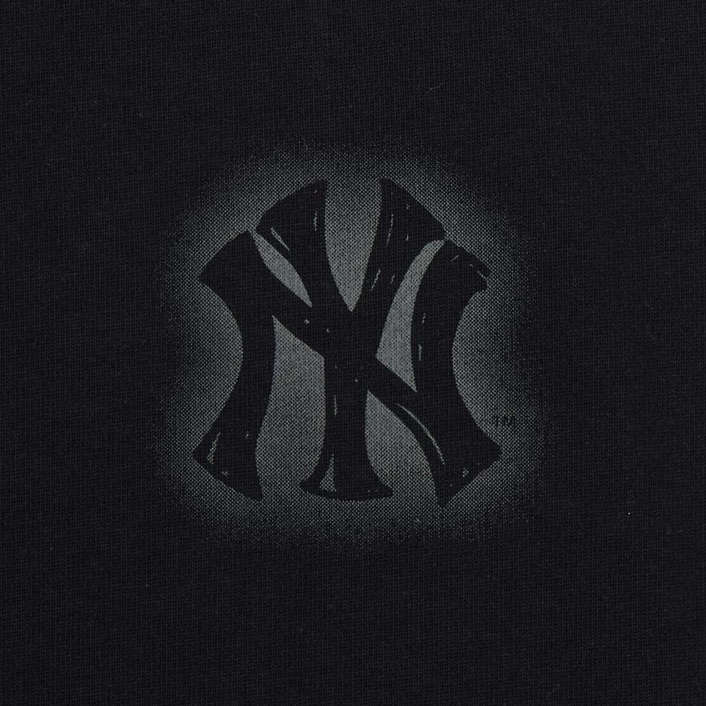 เสื้อยืด Basic Street Logo Layered Over Fit T-Shirts New York Yankees