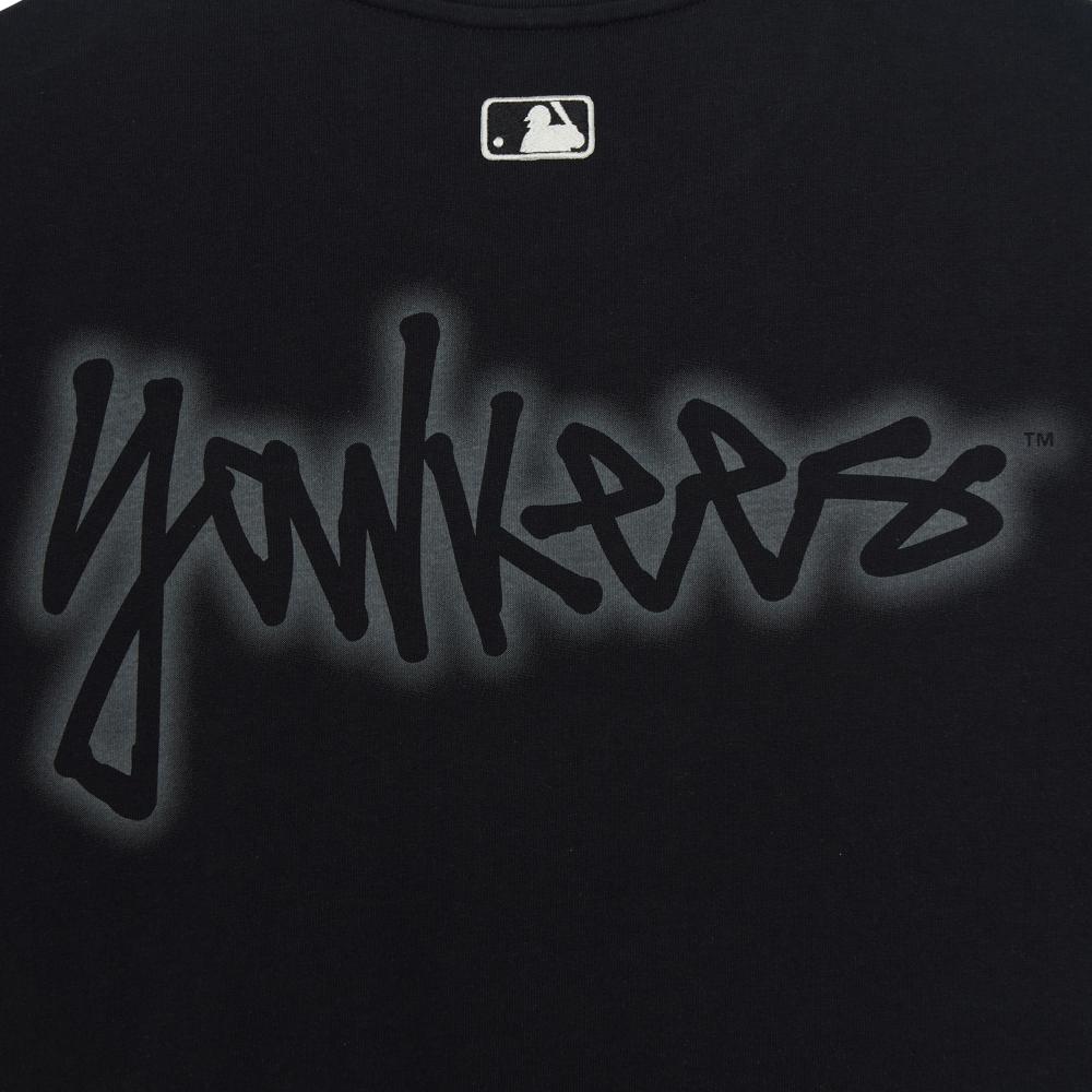เสื้อยืด Basic Street Logo Layered Over Fit T-Shirts New York Yankees