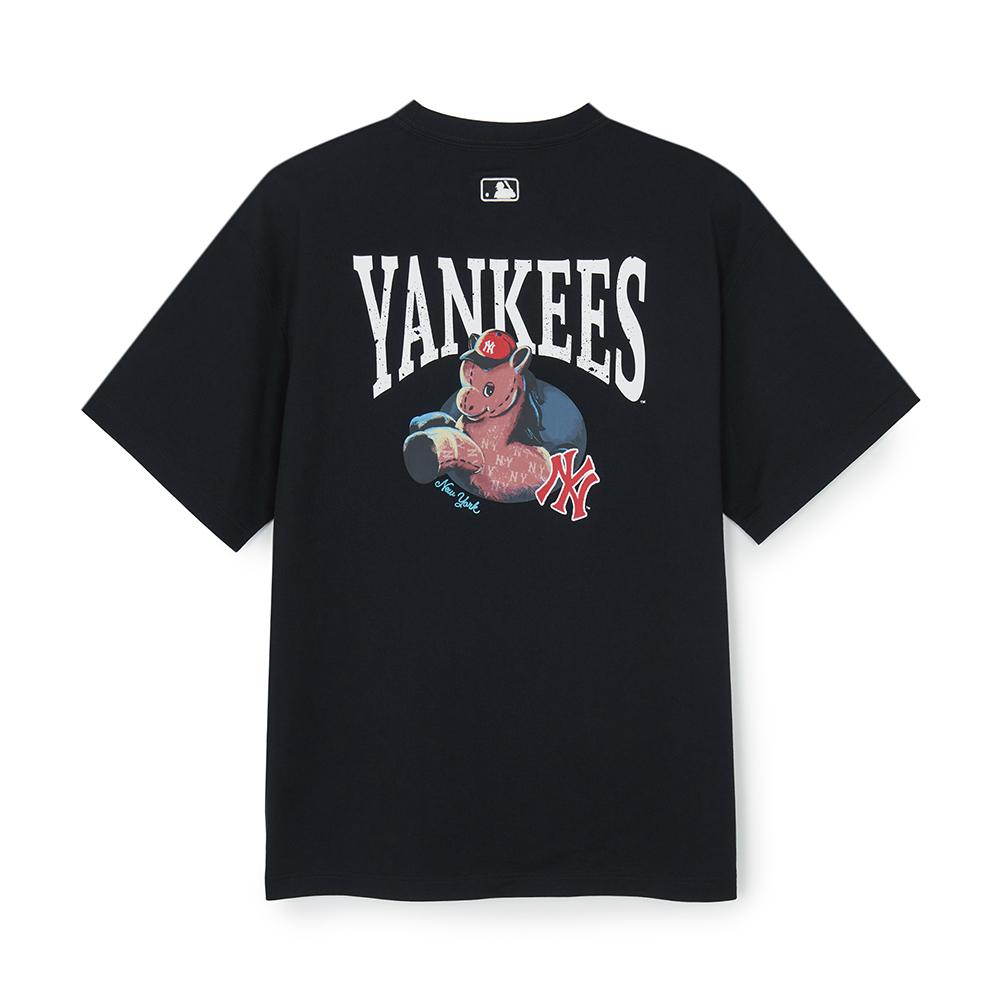 New Year Horse Back Graphic T-Shirts New York Yankees