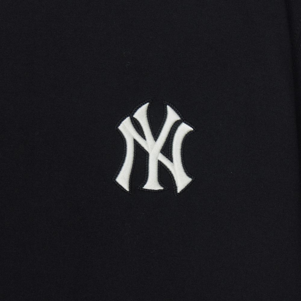 New Year Horse Back Graphic T-Shirts New York Yankees