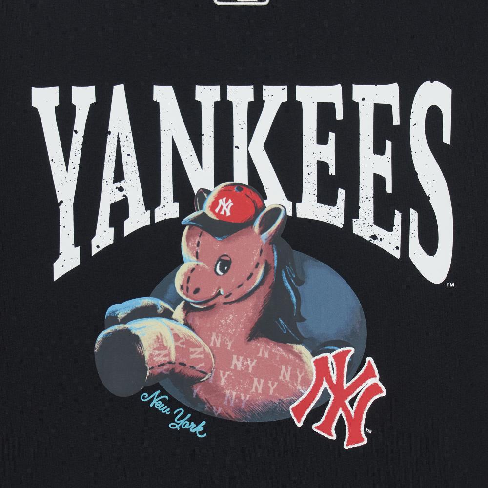 New Year Horse Back Graphic T-Shirts New York Yankees