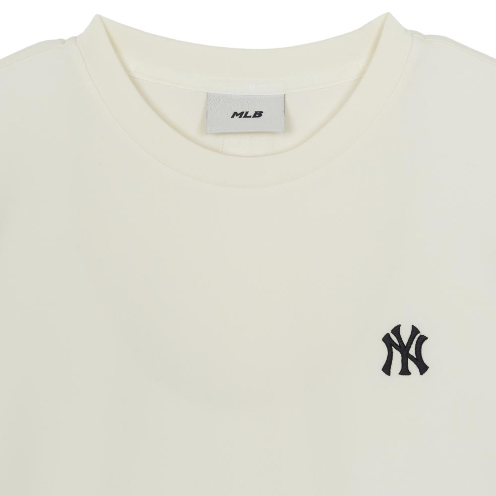 เสื้อยืด Basic Small Logo Slim Fit T-Shirts New York Yankees
