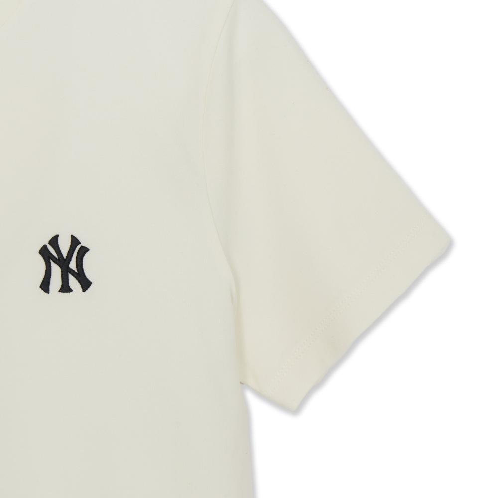 เสื้อยืด Basic Small Logo Slim Fit T-Shirts New York Yankees