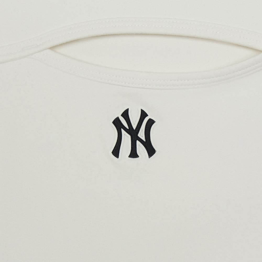 เสื้อยืดแขนยาว Basic Cut Out Slim Semi Crop Long Sleeve T-Shirts New York Yankees