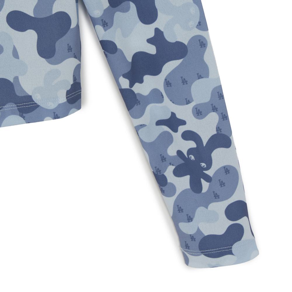 เสื้อยืดแขนยาว Women's Camo Monogram Slim Crop Long Sleeve T-Shirts Los Angeles Dodgers