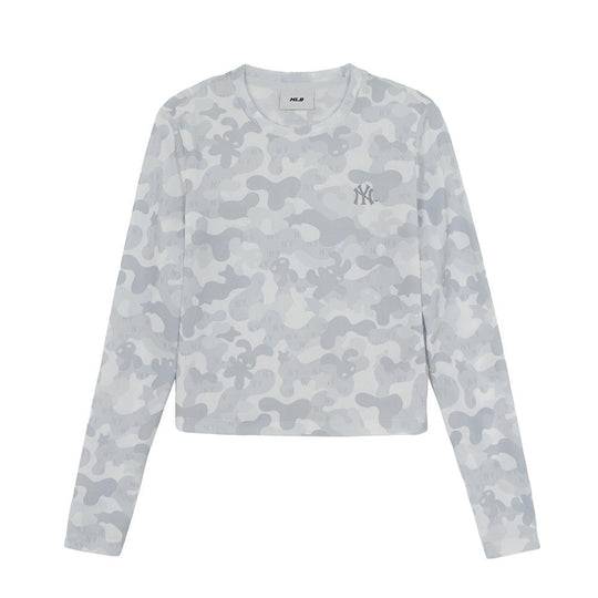 เสื้อยืดแขนยาว Women's Camo Monogram Slim Crop Long Sleeve T-Shirts New York Yankees