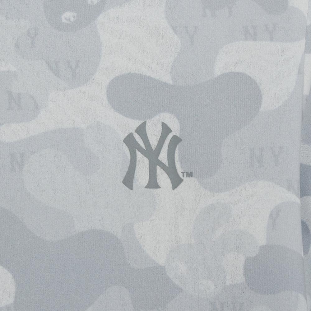 เสื้อยืดแขนยาว Women's Camo Monogram Slim Crop Long Sleeve T-Shirts New York Yankees