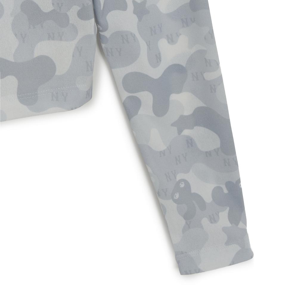 เสื้อยืดแขนยาว Women's Camo Monogram Slim Crop Long Sleeve T-Shirts New York Yankees