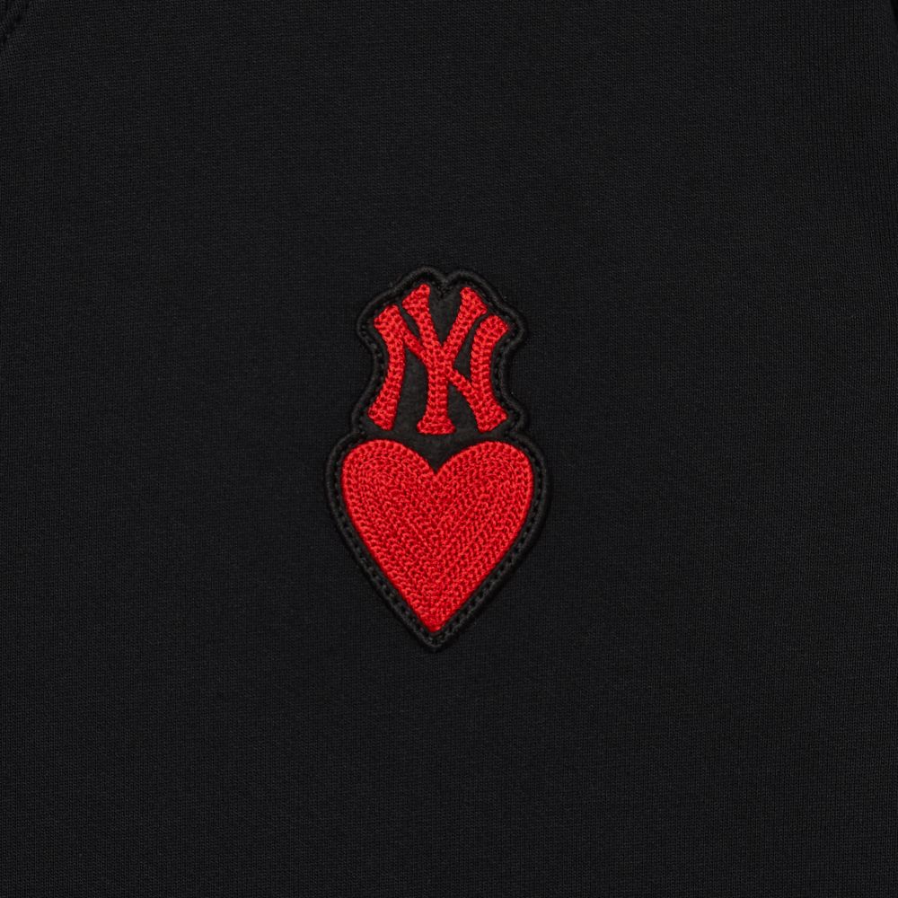 เสื้อสเวตเตอร์ HEART COMFORTABLE FIT SWEATSHIRTS NEW YORK YANKEES